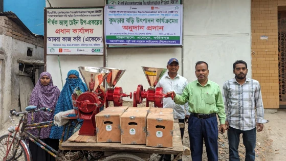 ফরিদপুরে একেকের উদ্যোগে চরাঞ্চলে "কুমড়ার বড়ি উৎপাদন কার্যক্রম অনুদান সহায়তা প্রদান